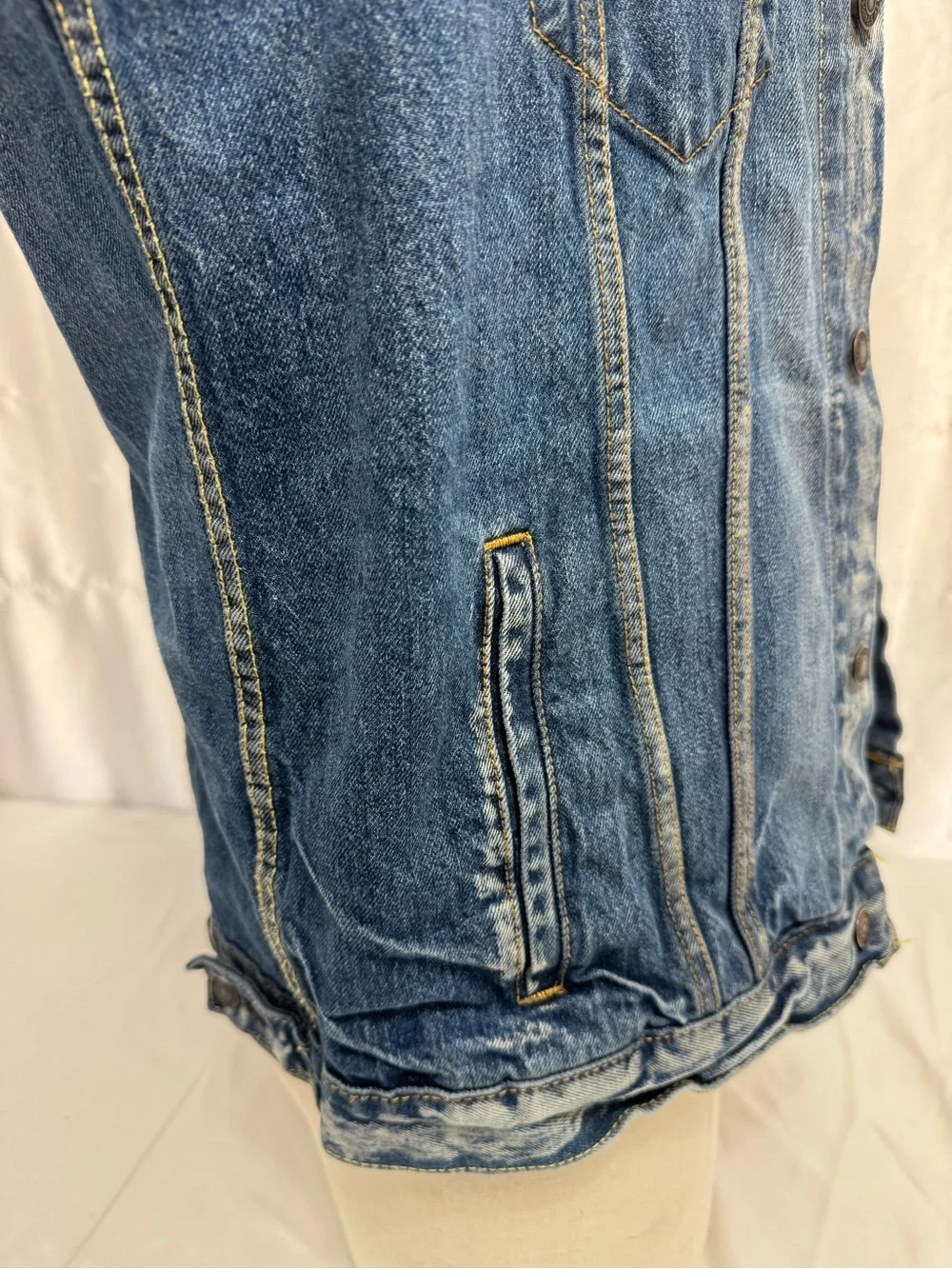 Levi’s Denim Trucker Vest Distressed Faded Wash